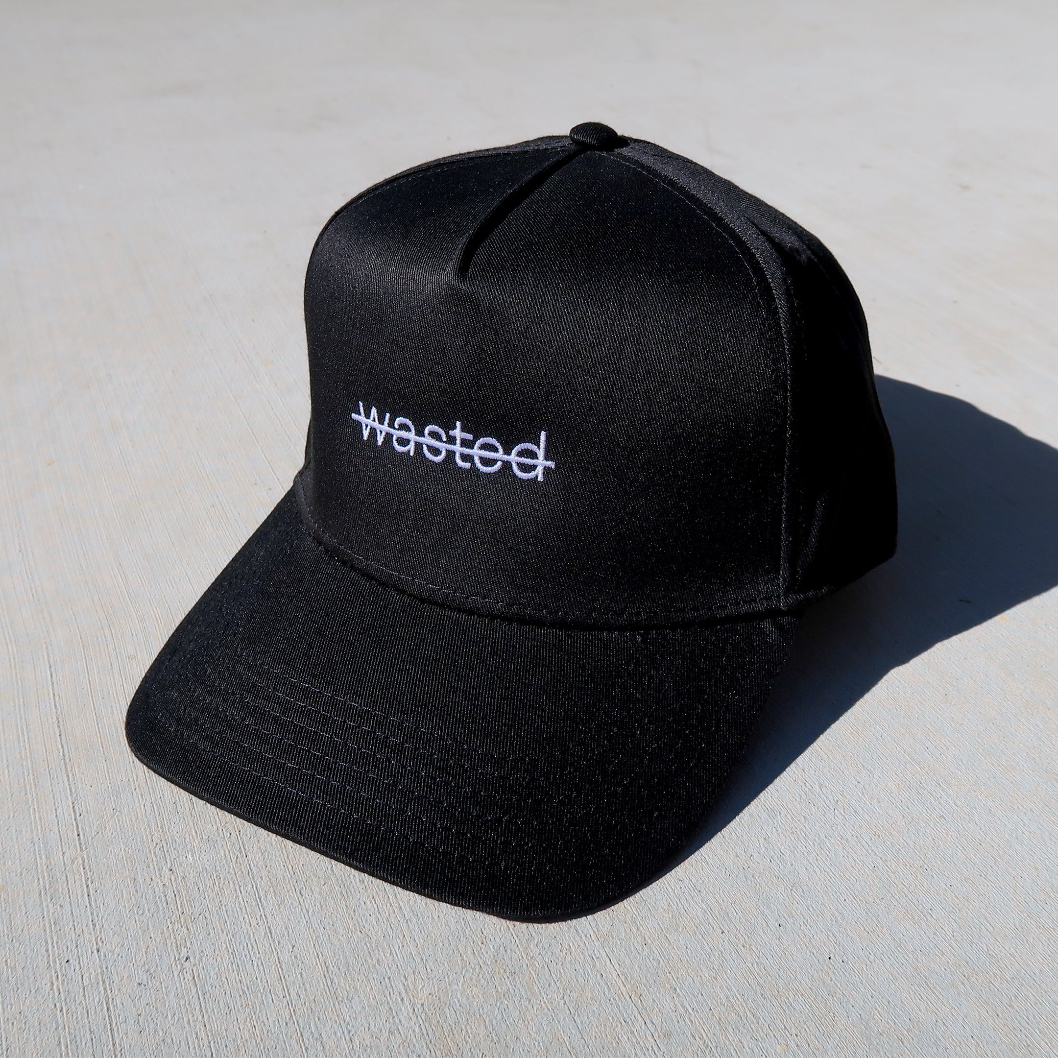 hiyo-hat-trucker-neverwasted-black.jpg